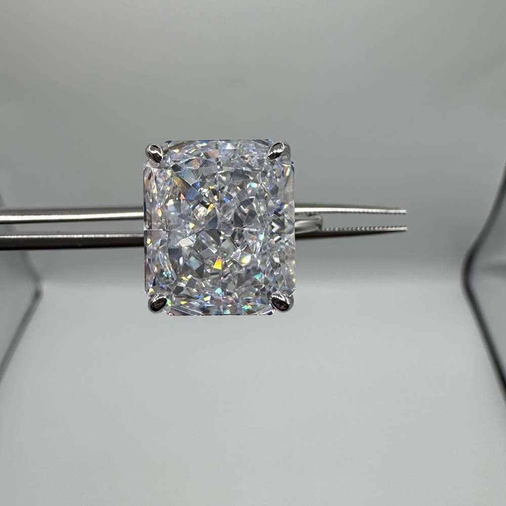 18k 7ct Radiant Cut Ring - Picture 13 of 16